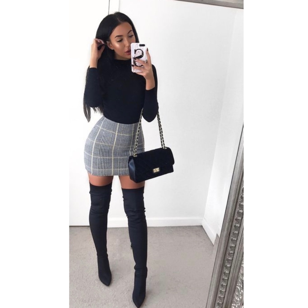 FASHIONABLE THIGH HIGH BLACK BOOTS
